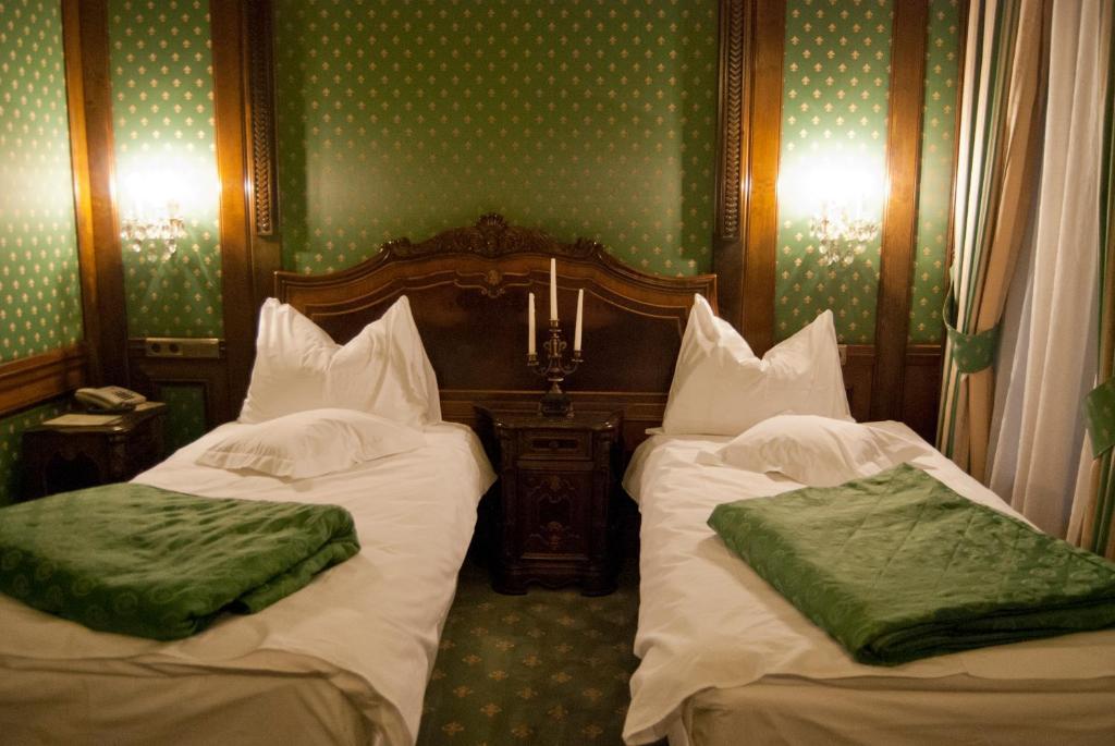 Hotel Casa Capsa Boekarest Buitenkant foto