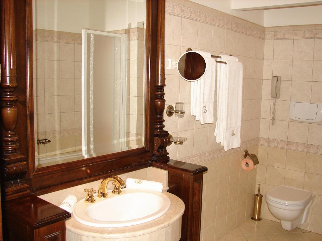 Hotel Casa Capsa Boekarest Buitenkant foto