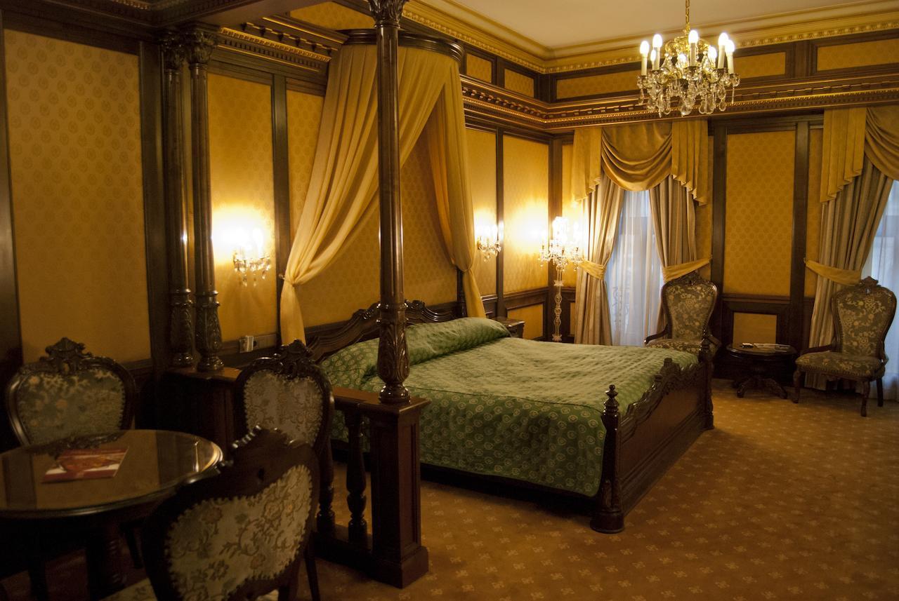 Hotel Casa Capsa Boekarest Buitenkant foto