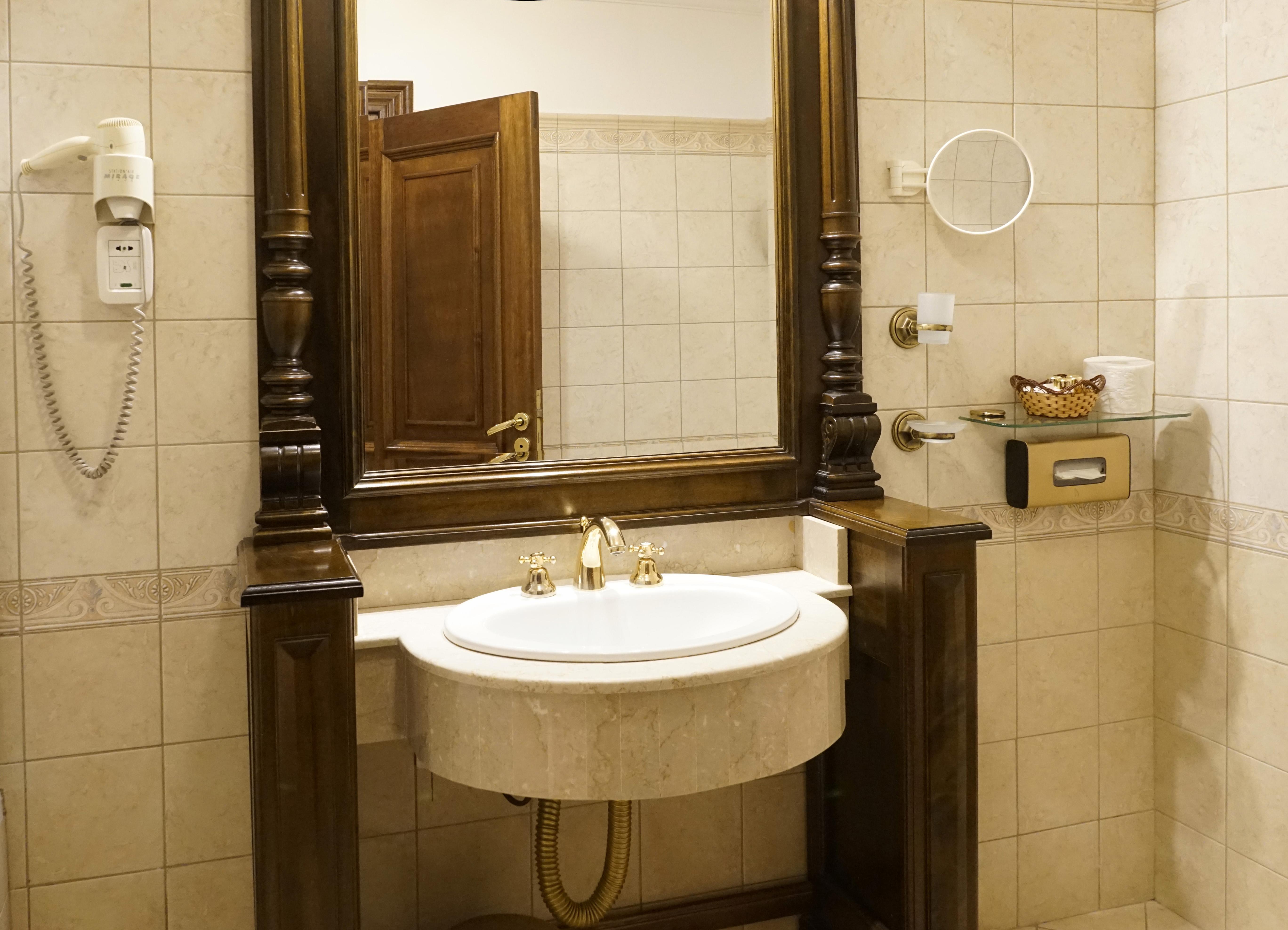 Hotel Casa Capsa Boekarest Buitenkant foto