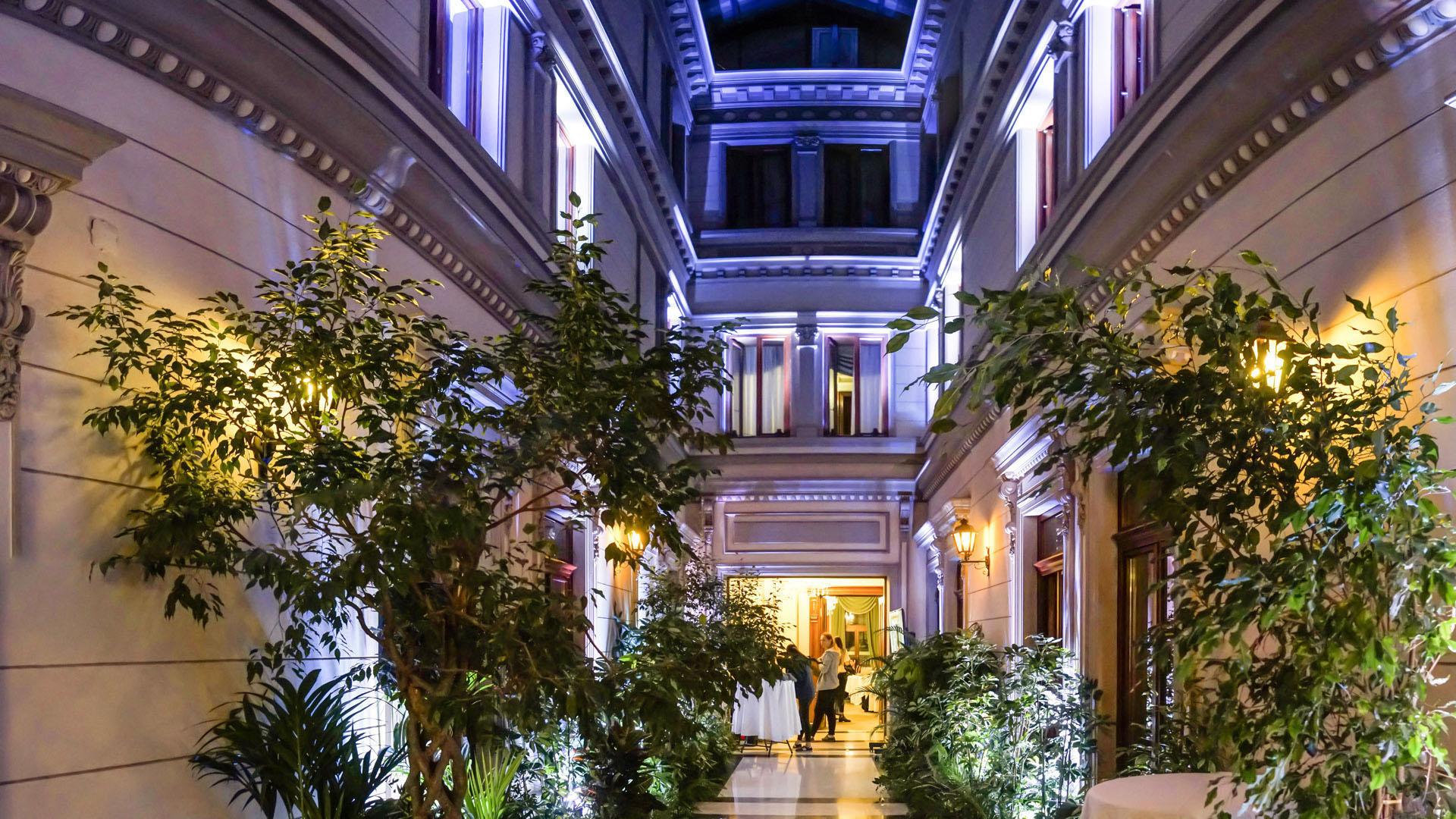 Hotel Casa Capsa Boekarest Buitenkant foto