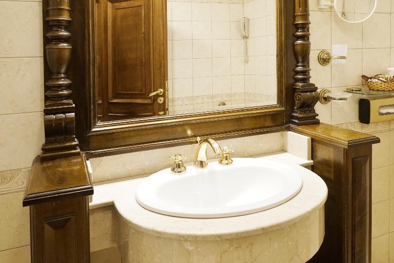 Hotel Casa Capsa Boekarest Buitenkant foto